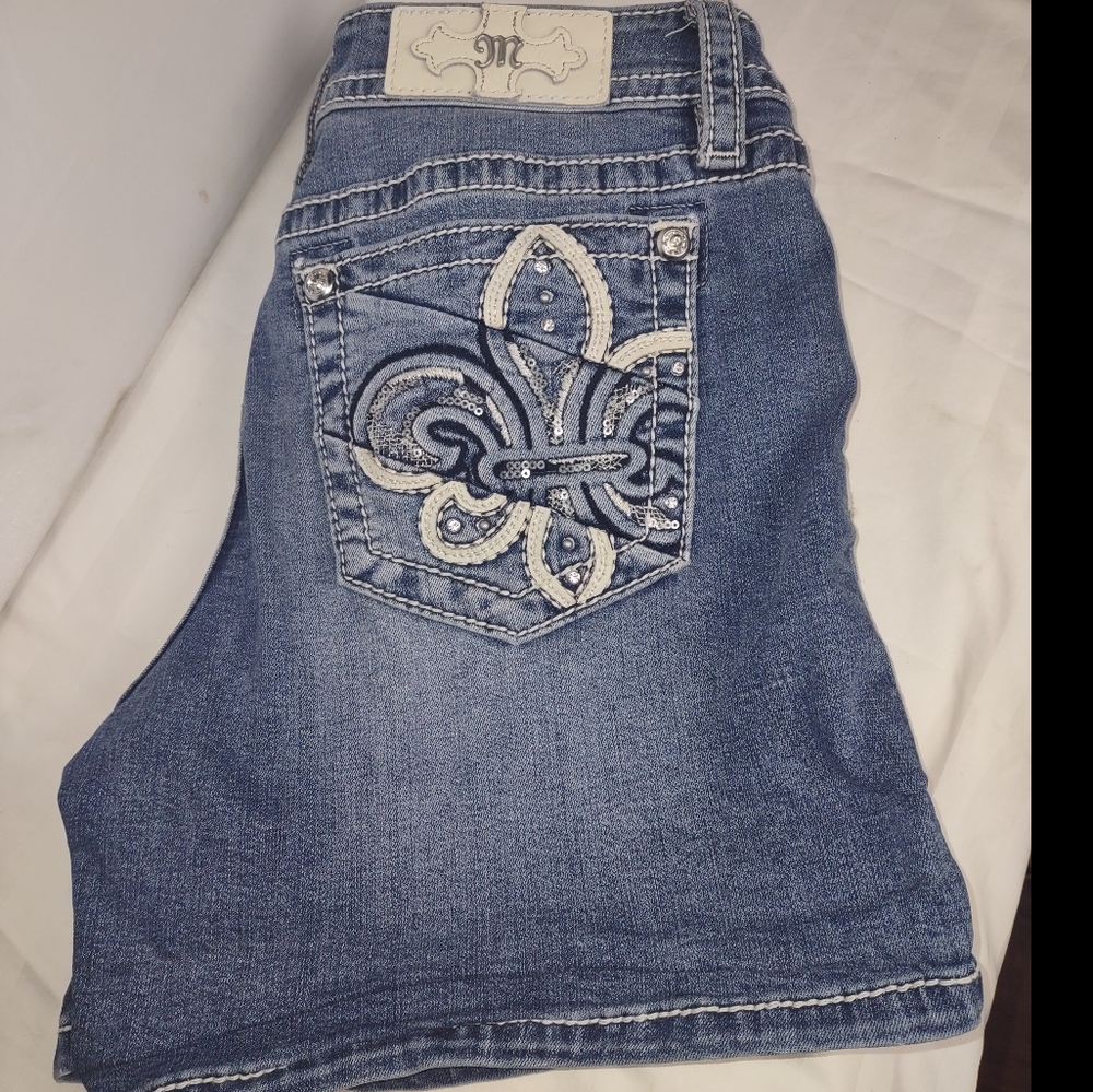 MISS ME Mid Rise Denim Blue Jean Shorts Fleur De Lis Pocket Bling Rhinestone 28